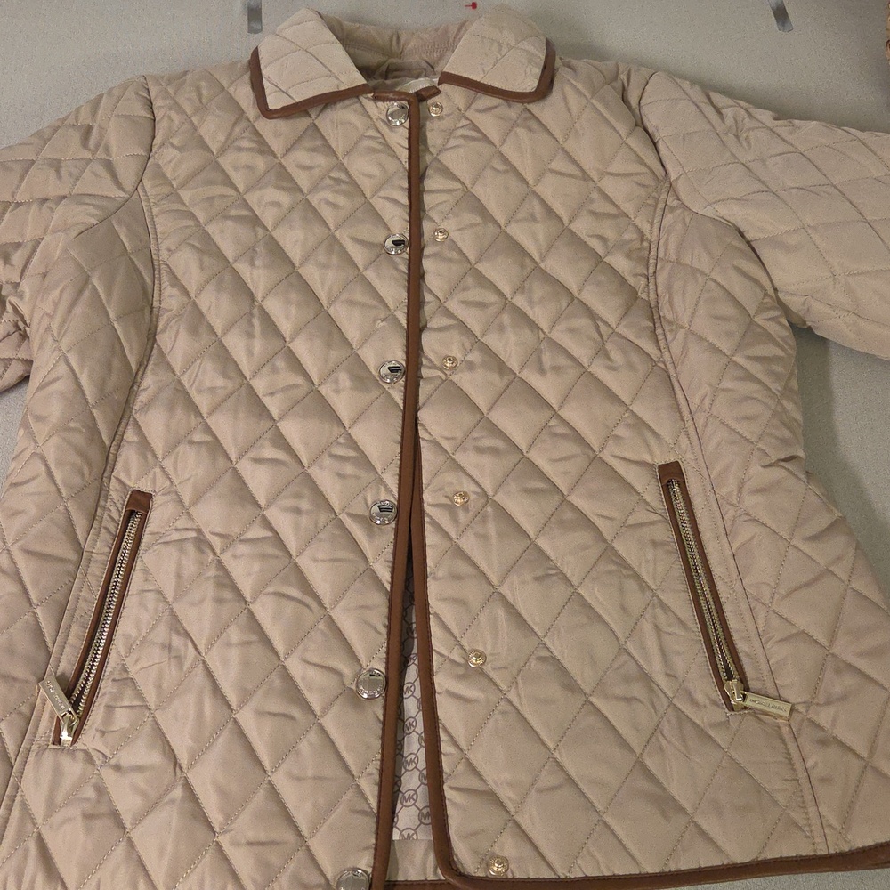 Michael Kors Quilted Beige Puffer Jacket Gold Accents Size LARGE - Picture 8 of 11
